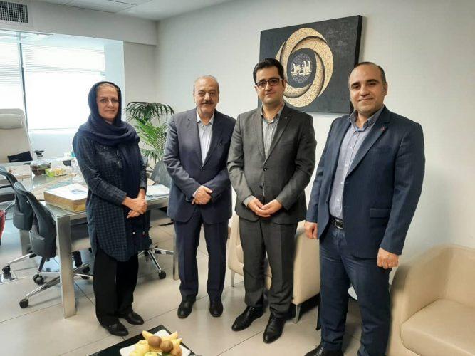 دیدار خسرو رفیعی رئیس انجمن و آقای استاد مدیر روابط عمومی بانک ایران زمین