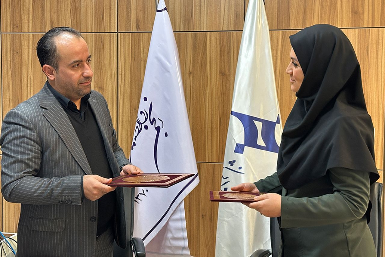 با هدف توسعه حرفه روابط عمومی انجام شد؛ امضای تفاهم‌نامه همکاری بین انجمن روابط عمومی استان تهران و دانشکده خبر
